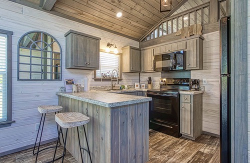 Sevierville Cottage | Country Living in a Tiny Home!