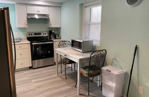 Charleston House | Country Living Patio Apartment in Town