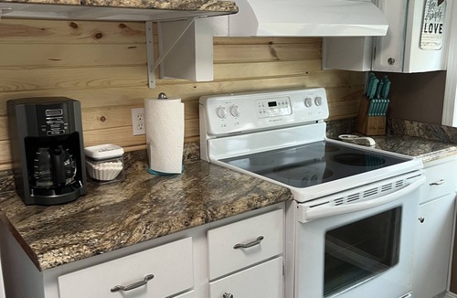 Mammoth Spring House | Country setting Old Log Home 5 mins to Spring River