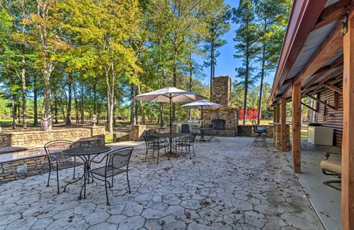 Wheeler House | Countryside Cabin Retreat w/Outdoor Kitchen!