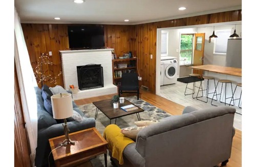 Mills River House | County Line Cottage Pisgah & DuPont - Pets Welcome