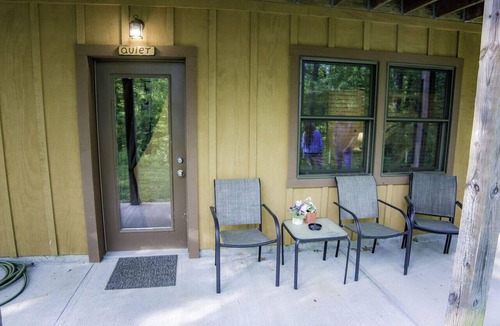 Helmsburg Apartment | Couples Getaway with Outdoor Hot Tub!
