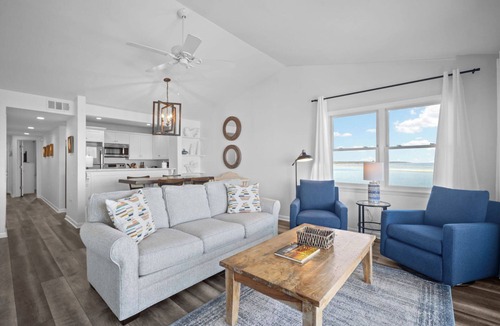 Saint Helena Island Villa | Couples Retreat with Breathtaking Oceanfront Views, Community Pool, Elevator - 735 North Hampton