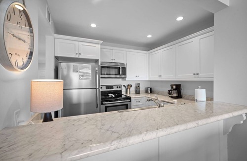 Saint Helena Island Villa | Couples Retreat with Breathtaking Oceanfront Views, Community Pool, Elevator - 735 North Hampton