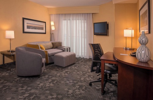 Old Town Fredericksburg Hotel | Courtyard by Marriott Fredericksburg Historic District