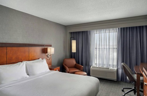 Lindenwald Hotel | Courtyard by Marriott Hamilton