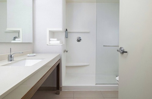 Lake Arbor Hotel | Courtyard Largo Medical Center Drive
