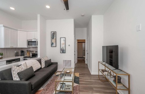 Covington House | Covington Charm 201