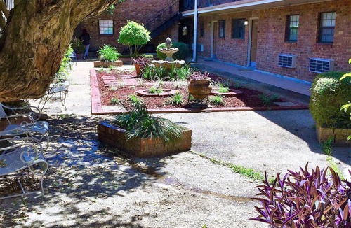 Beauregard Town Historic District Apartment | Cozy 1-bedroom apartment with WiFi, AC in wonderful Baton Rouge