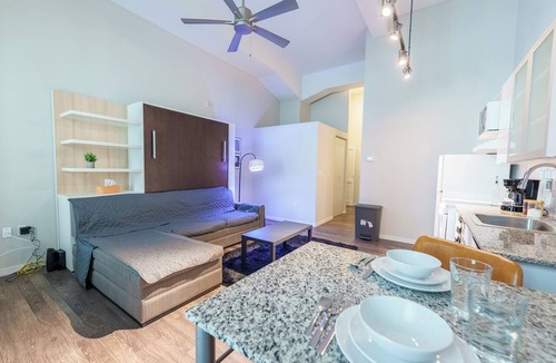 Central Business District Apartment | Cozy 1-Bedroom Apartment In serene Cincinnati With Ac and gym access