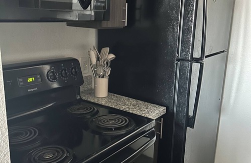 Corryville Apartment | Cozy 1-bedroom apartment near downtown Cincinnati on the 10th floor