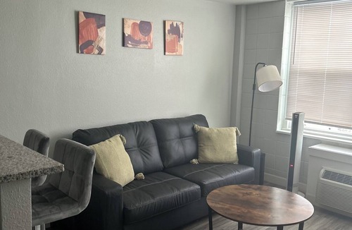 Corryville Apartment | Cozy 1-bedroom apartment near downtown Cincinnati on the 10th floor