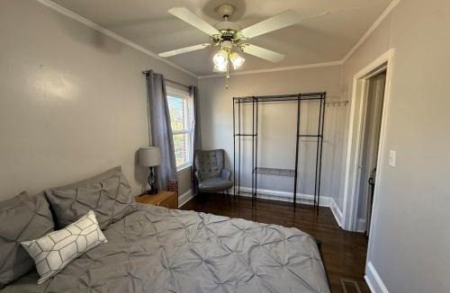 Enderly Park Apartment | Cozy 1 Bedroom Bungalow