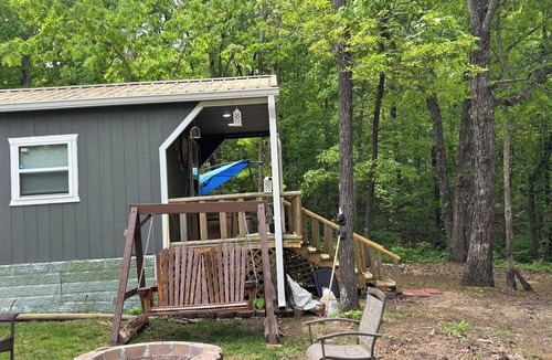 Mammoth Cave Cabin | Cozy 1-bedroom cabin with WiFi, AC in charming Mammoth Cave Hiking in the area
