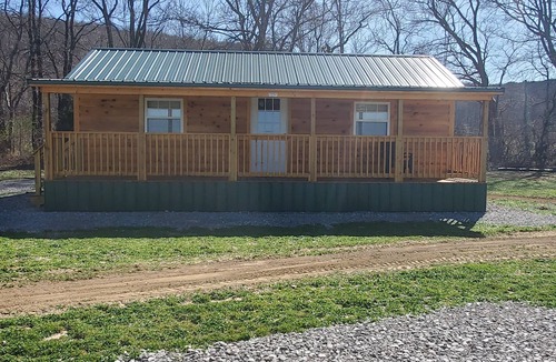 Equality Cabin | Cozy 1-bedroom cabin in adorable Equality with AC