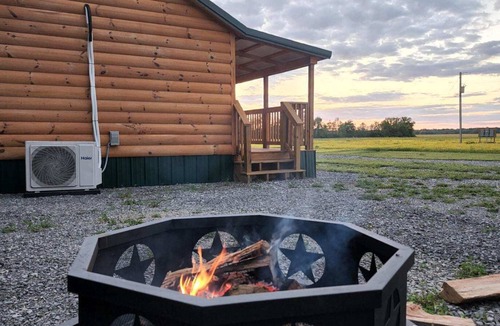 Equality Cabin | Cozy 1-bedroom cabin in adorable Equality with AC