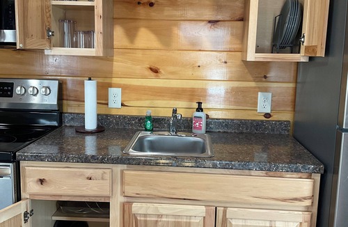 Oneida Cottage | Cozy 1-bedroom cottage in gorgeous Oneida, TN
