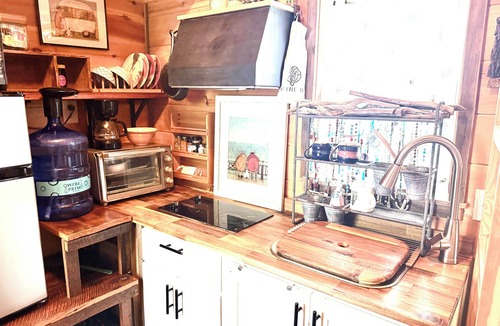 Newport Cottage | Cozy 1-bedroom cottage in peaceful Newport with AC