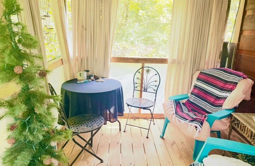 Newport Cottage | Cozy 1-bedroom cottage in peaceful Newport with AC