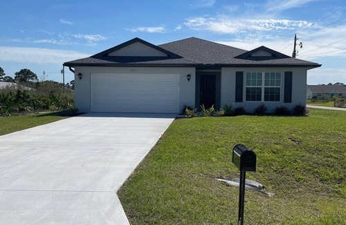 Harris House | Cozy 1-bedroom house in charming Lehigh Acres with WiFi, AC