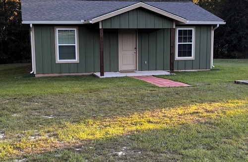 McNeill House | Cozy 1-bedroom house in serene Carriere with AC