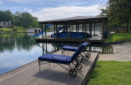 Rockwell House | Cozy 1-bedroom Shop House on beautiful Lake Hamilton in Hot Springs