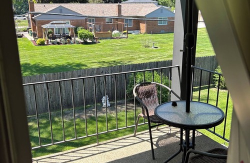 Farmington Hills Apartment | Cozy 1-bedroom apartment with AC in serene Farmington Hills