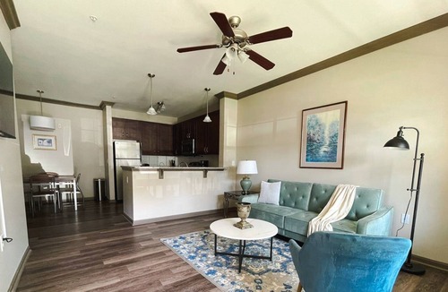 Ferndale House | Cozy 1BD/1BA w/Balcony + Gym - Little Rock