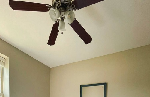 Ferndale House | Cozy 1BD/1BA w/Balcony + Gym - Little Rock