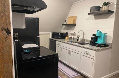 Dry Ridge Apartment | Cozy 1BR Apartment near Ark Encounter with Parking
