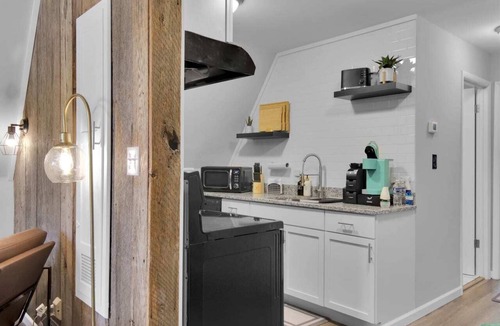 Dry Ridge Apartment | Cozy 1BR Apartment near Ark Encounter with Parking