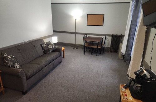 South Range Apartment | Cozy 1BR Near MTU, Keweenaw & Houghton, Full Kitchen & Wifi near Dining & Bars