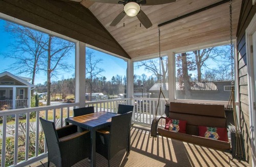 Upward House | Cozy 1BR Tiny Home with Pool Access and Free Tix