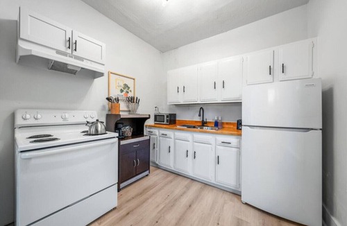 Mount Auburn Apartment | Cozy 1BR with Parking | Near UC, Zoo, Downtown