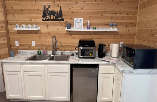 Babbitt Cabin | Cozy 2-bed Cedar Studio in Babbitt for Relaxing stay @ Whitetail Estates