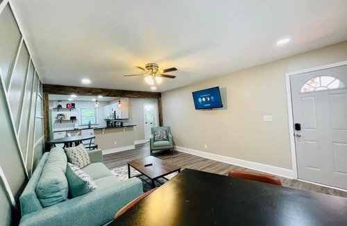 Marietta House | ✶ Cozy 2 Bedroom 1 Bath Entire House ✶