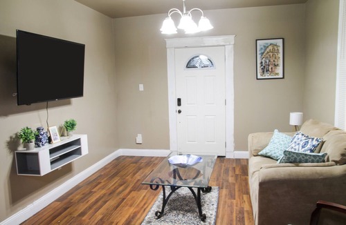 Marlyville - Fontainebleau House | Cozy 2 Bedroom Apartment In Uptown New Orleans