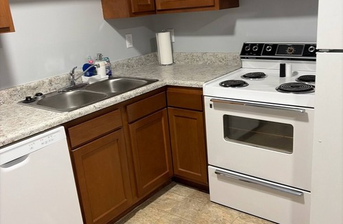 West Plains Apartment | Cozy 2-bedroom apartment in charming West Plains with AC