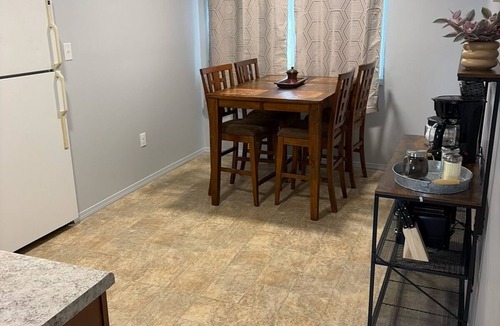 West Plains Apartment | Cozy 2-bedroom apartment in charming West Plains with AC