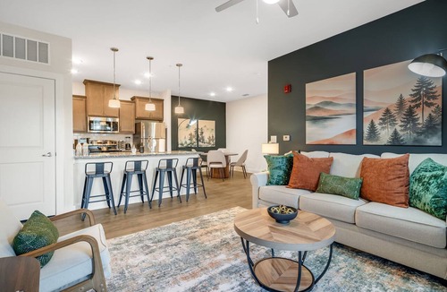 Skyland Apartment | Cozy 2-bedroom apartment in marvelous Asheville with gym access