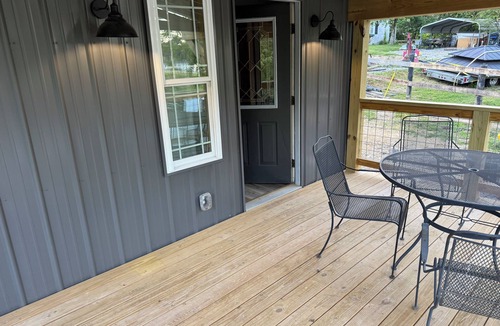 Pittsburg Cabin | Cozy 2-bedroom cabinesque in charming East Bernstadt with WiFi, AC