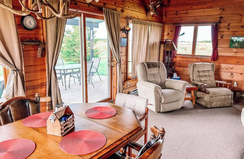 Kincheloe Cabin | Cozy 2-bedroom cabin in charming Pickford with WiFi