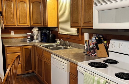 Cosby Cabin | Cozy 2-bedroom cabin in peaceful Cosby with AC