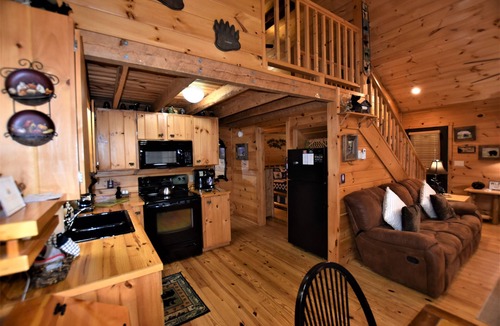 Helen Cabin | Cozy 2-bedroom cabin near Downtown Helen
