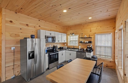 Nancy Cabin | Cozy 2-Bedroom Cabin Overlooking Beautiful Lake Cumberland