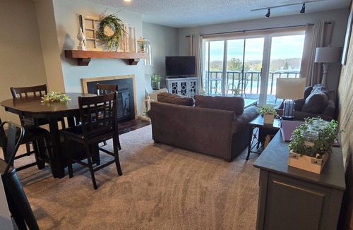 Bellaire Condo | Cozy 2-Bedroom Condo, Stunning Golf Course Views – Perfect for Families & Groups