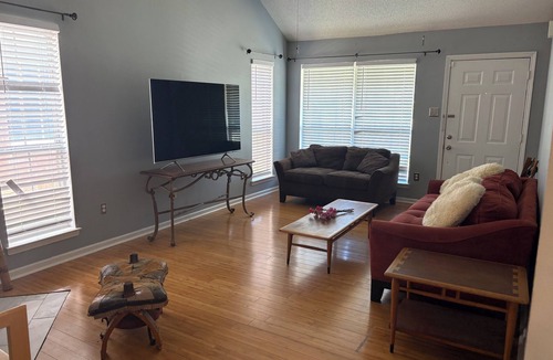 Southaven House | Cozy 2 bedroom house with AC and all the basics in peaceful Southaven, Miss.