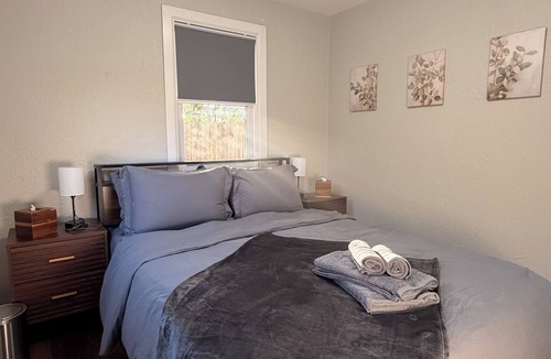 Mitchell House | Cozy 2-bedroom house Near Ann Arbor & UMICH