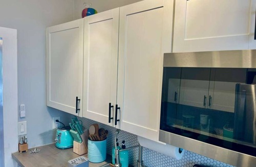 Lake Worth Cottage | Cozy 2-bedroom cottage in lovely Lake Worth Beach with AC