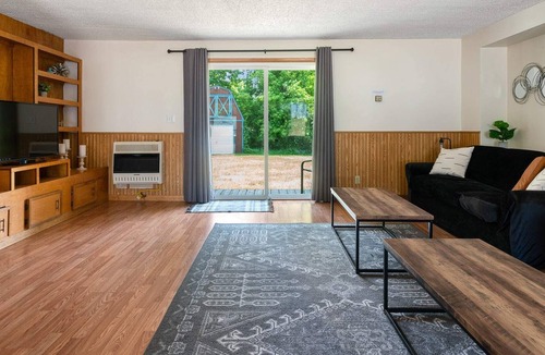 East Jordan House | Cozy 2 BR Home on Shores of Lake Charlevoix